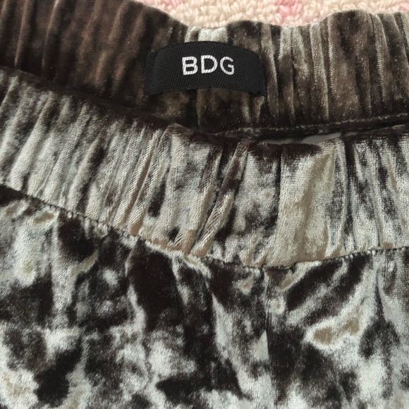 Urban Outfitters Green Velvet BDG Shorts - Picture 2 of 3